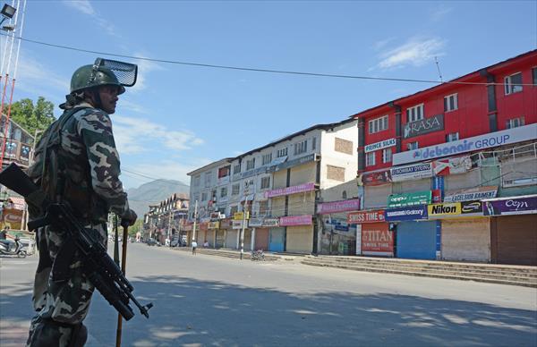Curfew, shutdown continue on 27th day in Kashmir
